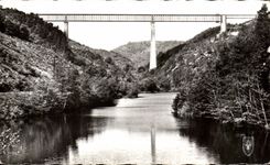 CPA La Vallee Pittoresque De La Sioule Le viaduc des FAdes 