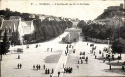 CPA Lourdes L'Esplanade Vue de la Basilique