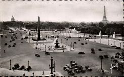 CPA Paris While Strolling Place of the Harmony Eiffel Tower