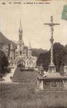 CPA Lourdes La Baslique et le Calvaire Breton