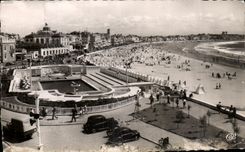 d'Olonne de los Sables de CPA visto en el terraplen y la piscina
