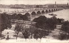 CPA Bordeaux Le Pont de la Bastide Bateau