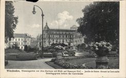 CPA Wiesbaden Blumengarten VOR dem Kurhaus put Nassauer Hoff Jardin of Flowers in front of the cure Salle Bowling green before