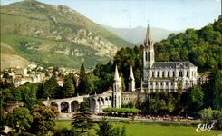 CPSM Lourdes La Basilique et le Pic du Jer 