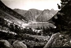 CPA Env de Cauterets the Lake Gaube