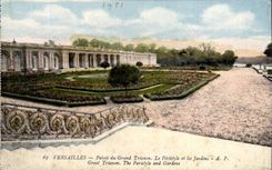 CPA Versailles Palais du Grand Trianon Le Peristyle et les Jardins 