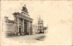 CPA Tours the Gate of the archbishop's palace