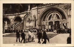 CPA Lourdes Benediction Du Saint Sachrment Devant Le Rosaire