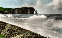 CPA Etretat the Beach has High tide