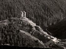 CPA Envircns de Saint Flour the Castle of Alleuze