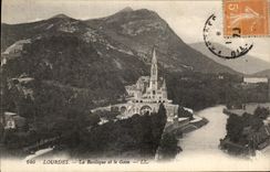 CPA Lourdes La Basilique et le Gare