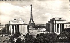 CPA Paris View on the Palate of Chaillot and the Eifiel Lathe