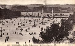 CPA Bordeaux La Place des Quinconces Bateau