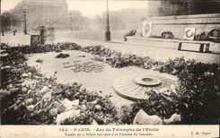 CPA Paris Arc De Triomphe de Etoile la tumba del soldado desconocido y de Elamme del recuerdo