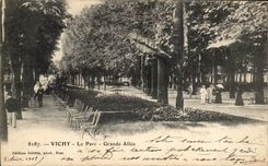 CPA Vichy the Park Large Allee