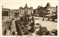 CPA Vichy the Esplanade of I' Town hall