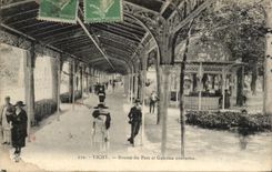 CPA Vichy Source of the Park and covered Galleries