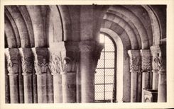 Iglesia vieja de la abadia de CPA Morienval de benedictinos