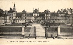 CPA Palais De Fontainebleau Le Cour des Adieux