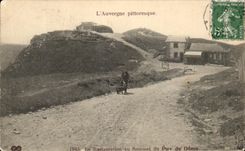 CPA Picturesque Auvergne restoration at the top of Puy de Dome