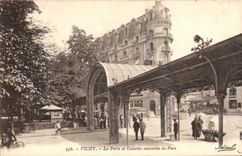 CPA Vichy the Gate And Couvertes De Galleries Avoids