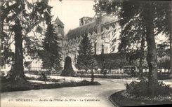Jardin de CPA Bourges de la ciudad de Hotel De la catedral