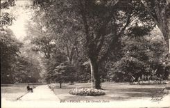 CPA Vichy Les Grands Parcs