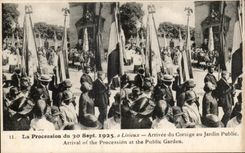 CPA the Procession Of has Lisieux Arrivee Procession With the Park September 1925