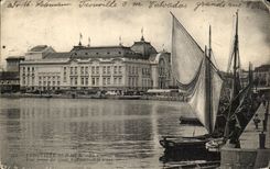 CPA TRouville the municipal caisno Seen from of the quay Valley Boat