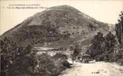 CPA Auvergne Illustree seen of Puy de Dome Coach has wood