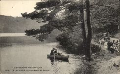 CPA Picturesque Auvergne the Lake Pavin Walk in the Boat