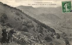 CPA Poetic Auvergne Entrance of Vallee De Chaudefour Walkers Alpinism