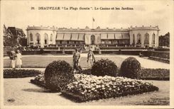 CPA Deauville the flowered Beach the Casino and Gardens