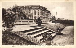CPA Deauville Plage Fleurie Royal et Boulevard Cornuche