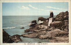 CPA Granville Dans Les Rochers Folklore Costume Femme