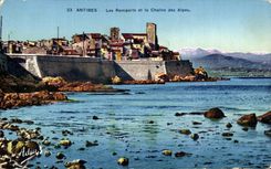CPA Antibes Les Remparts Et La Chaine Des Alpes