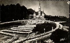 CPA Lourdes the Basilica illukminee
