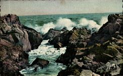 CPA en la playa agita la fractura en las rocas