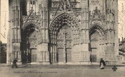 CPA Tours Les Portails de la Cathedrale