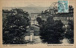 CPA Clemont Ferrand Public garden Blaise Pascal And Puy De Dome