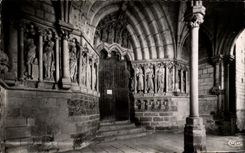 CPA Candes Porche Nord De l'Eglise Collegiale Porche Remarquable Avec Sa Porte Surleevee Et Ses