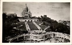 CPA Paris En Flanant La Basilique du Sacre Coeur et I'escalier monumental Montmartre