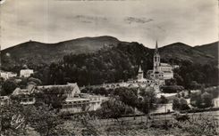 CPA Lourdes the Basilica of Lourdes and Beout