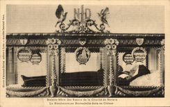 Oficina central de CPA de las hermanas de la caridad de Nevers la Bernadette feliz en su caza