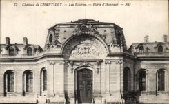 CPA Chateau de Chantilly Les Ecuries Porte d'Honneur