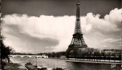 CPA Paris La Tour Eiffel et la Seine