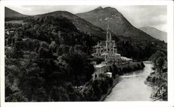 CPA Lourdes Gave And the Basilica