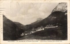 Chartreuse grande de la cria de CPA Dauphine el collar de Ruchere y del som grande