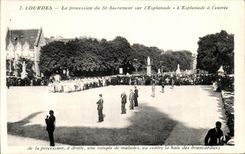 CPA Lourdes the Procession of St Sacrament on I' Esplanade the Esplanade ad interim 'Entering