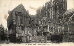 CPA Rouen Old woman House of Wood Street Saint Romain the Cathedral Old wooden cover Saint Roman street